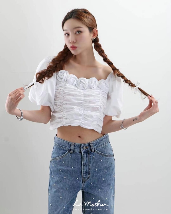 前抓褶花朵平肩上衣